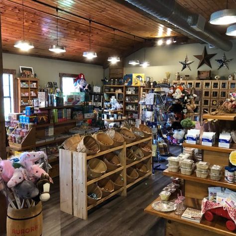 Tack Shop Display Retail Stores, Camp Store Ideas, Small General Store Ideas, Farm Store Decor, Mini Market Store Ideas, Boutique Merchandising, Deli Design, Country Store Display, Amish Store