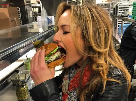 What Giada De Laurentiis really eats Giada At Home, Everyday Italian, Mario Batali, Food World, Glazed Doughnuts, Food Network Star, Fancy Restaurants, Popular Food, Giada De Laurentiis