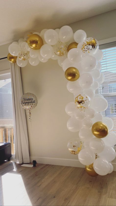 Balloon Arches For Engagement Party, Engagement Party Photo Backdrop Diy, Simple Wedding Balloon Decor, Balloon Engagement Decorations, Balloon Garland Engagement Party, Simple Decor For Engagement, White And Gold Engagement Party Decor, Engagement Party White And Gold, Small Engagement Party Ideas Simple