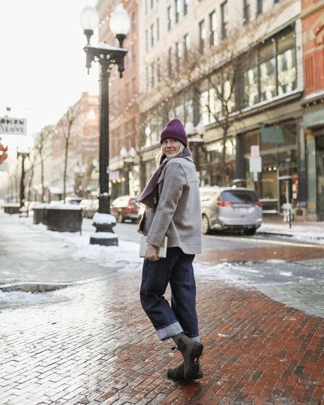 Blundstone USA on Instagram: "City slicking in our thermal boots ❄️ Swipe for effortless urban looks for winter. Shop the link in bio." Boots And Shorts, Slip On Outfit, Looks For Winter, Fashion Mom, Blundstone Boots, Urban Looks, Office Outfits, Mom Style, Cropped Pants