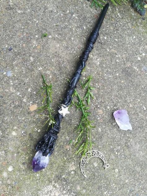 Wands For Shifting, Fantasy Wand Designs, Cute Items Aesthetic, Wands With Crystals, Wands Aesthetic, Magic Wand Art, Crystal Wand Diy, Aesthetic Wand, Nature Wands