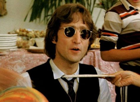 John Lennon Sunglasses, Love John Lennon, John Lemon, John Lennon And Yoko, Imagine John Lennon, John Lennon Beatles, Beatles Pictures, Beatles John, Yoko Ono