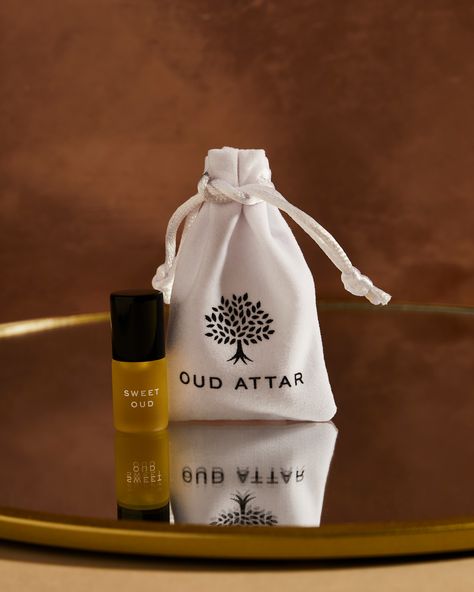 Never lose your perfume oil again! 👋🏼Our gift pouch keeps it safe and easy to find. You’ll always know where your bottle is. ❤️ #perfumeoil #unisex #howto #gift #oudpouch Oil Perfume Packaging, Attar Packaging, Ittar Bottles, Perfume Oil Packaging, Perfume Captions, Perfume Content, Perfume Business, Painting Logo, Fragrance Photography