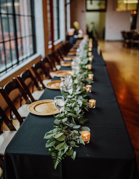 Black, gold and greenery Black Gold Party Decor, Black Wedding Table, Gold Party Decor, Black And Gold Party Decorations, Black Tablecloth, Black Gold Wedding, Tafel Decor, Green Table, Wedding Dress Pictures