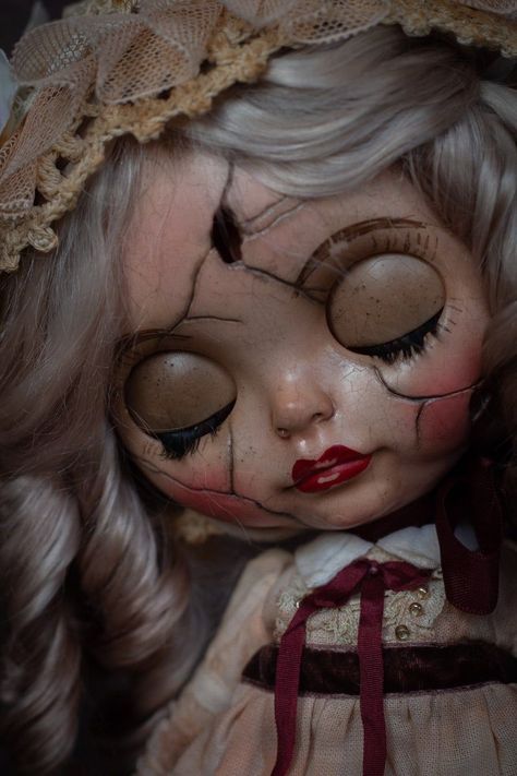 Porcelain Doll Aesthetic, Carnival Carousel, Doll Horror, Vintage Porcelain Dolls, Doll Drawing, Broken Doll, Creepy Doll, Doll Aesthetic, Scary Dolls