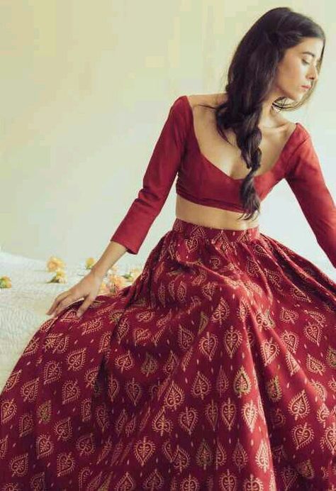 Red batik printed cotton lehenga with full sleeves and scoop deep necklines. Outfits Primavera, Cotton Lehenga, Indian Outfits Lehenga, Vans Outfit, Blouse Designs Indian, Unique Blouse Designs, Saree Blouse Designs Latest, Lehenga Blouse, Ghagra Choli