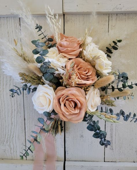 Champagne and white boho arrangement.  Mixed with dried and artificial flowers and fillers Measurements- 16x14 Dried arrangements can lose volume and fluffiness due to shipment. Once you receive your order, gently fluff materials and slightly reposition arrangement to restore original shape and volume. Please feel free to reach out with any questions! Bridal Boho Bouquet, Champagne Rose Wedding, Rustic Flower Bouquets, Boho Eucalyptus Wedding, Wedding Bouquet Pampas, Boho Spring Wedding, Pampas Grass Wedding Bouquet, Grass Wedding Bouquet, Wedding Bouquet Champagne