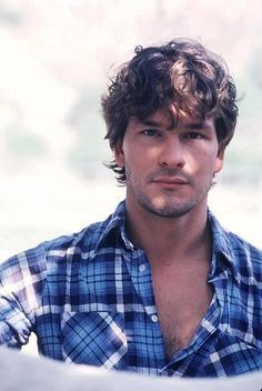 Natural Hairstyles Men, Patrick Swazey, Patrick Swayze Dirty Dancing, Patrick Wayne, The Outsiders Imagines, 80s Actors, 90s Actors, 80s Men, Robert Mapplethorpe