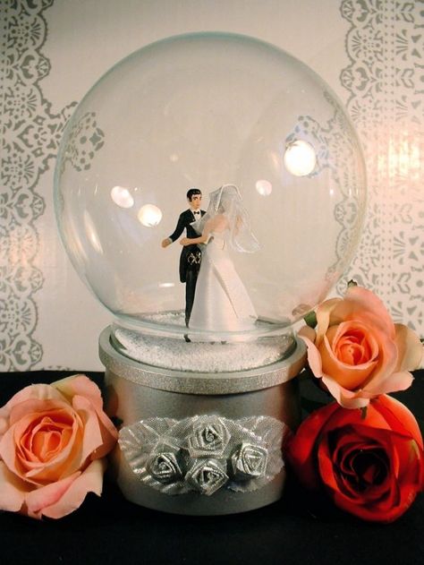 Kitschy wedding snow globe Snow Globe Wedding, Globe Wedding, Wedding Snow, Photo Snow Globes, Photo Snow, Snow Wedding, Snow Ball, Homemade Wedding, Globe Art