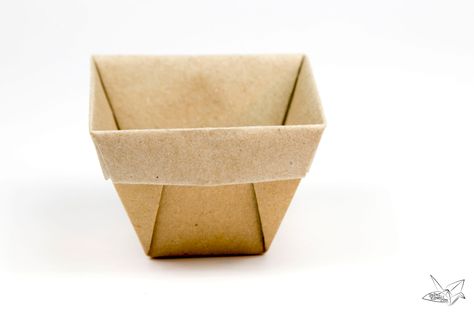 Learn how to fold two different versions of this Tapered Origami Box. The 1st is plain, 2nd looks like a plant pot, with a thick rim at the top. Origami Kutu, Origami Bowl, Paper Kawaii, Box Origami, Origami Star Box, Paper Pot, Geometric Origami, Origami Models, Origami For Beginners