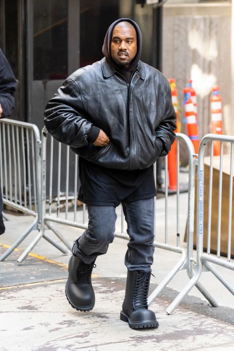 Balenciaga Outfit, Yeezy Brand, Kanye West Outfits, Kanye Fashion, Kanye West Style, Balenciaga Boots, Kim Kardashian Kanye West, Balenciaga Spring, Kim Kardashian And Kanye