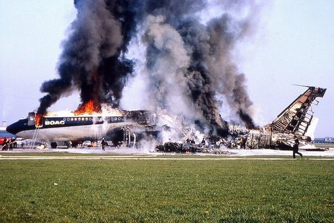 . Airplane Graveyard, Aviation Accidents, George Cross, Boeing 707, Train Wreck, Aircraft Pictures, Vintage Aircraft, British Airways, Heathrow