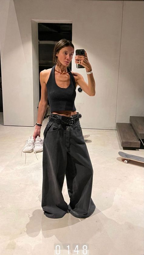 Julie Pelipas, Layered Outfits, Gala Gonzalez, Vogue Ukraine, Minimalist Street Style, Outfits Minimalist, Emmanuelle Alt, Mode Hippie, Looks Street Style