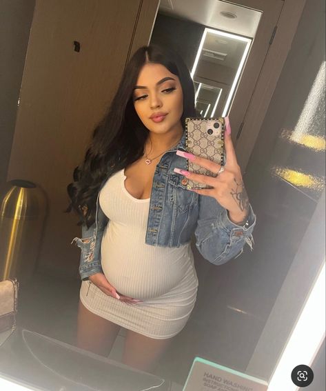 Pregnancy Selfie Ideas, Pregnant Baddie Outfits, 16 Week Baby Bump, Pregnant Latina, Pregnancy Outfits Black Women, Outfit Ideas For Pregnant Women, Trendy Pregnancy Outfits, Baddie Pregnancy Outfits, Pregnant Baddie