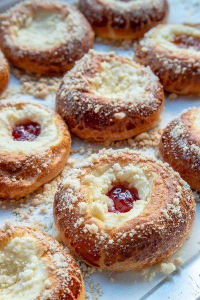 Easy Cheese Danish, Diy Dough, Cheese Danish Recipe, Pasties Recipes, Danish Recipe, Almond Pastry, Cream Cheese Danish, Yeast Breads, Cheese Danish