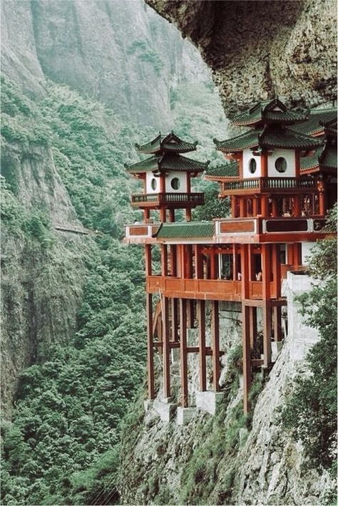 Ancient China Landscape, Traditional China Aesthetic, Chinese Landscape Photography, Chinese Nature, China Landscape, Asian Plants, Japanese Village, China Architecture, China Culture