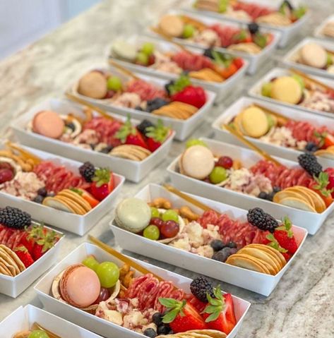 Charcutery Board Ideas, Cup Charcuterie, Charcuterie Cup, Charcuterie Wedding, Individual Charcuterie, Charcuterie Box, Dessert Charcuterie Board, Charcuterie Table, Dessert Charcuterie