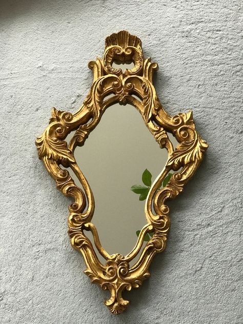 Romantic Baroque Oval Mirror, Acanthus Ornaments Golden Mirror, Shabby Chic, Luxury Home Decor, Vintage Wall mirror, Wedding Gift Ideas.  Offered here Charming and Elegant antique golden floral gesso frame with Acanthus Leaves. this mirror not just for the bathroom or entryway but itself such unique piece of art although the age wearing and usage.  Condition:-  Shabby chic, with sign of age and used. (please note the photos).  Dimensions :-  heigh = 79 cm = 31 inches. wide = 47 cm = 18.5 inches. Baroque Home Decor, Ornamental Mirror, Vintage Mirror Frame, Baroque Decoration, Home Decor Victorian, Mirror Wedding, Victorian Mirror, Baroque Mirror, Golden Mirror