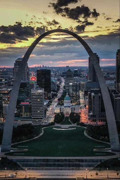 St Louis Union Station, Missouri Town, Arches Park, Saint Louis Arch, Gateway Arch, World Cities, Picture Credit, Famous Landmarks, St Louis Missouri