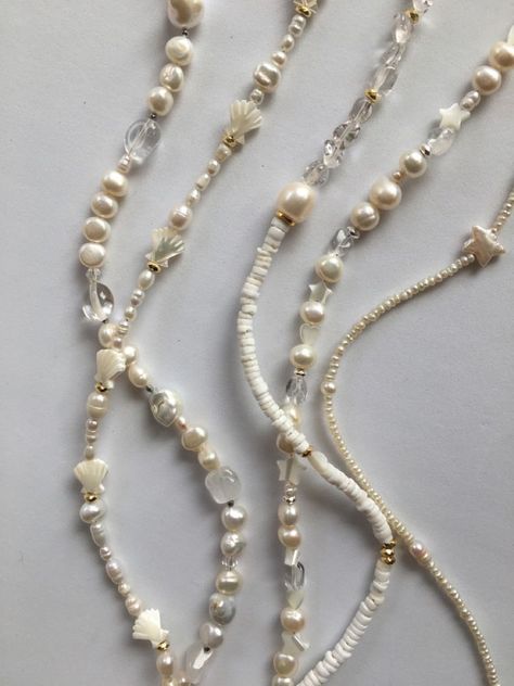 Diy Freshwater Pearl Jewelry, Beaded Necklace With Crystals, Pearl Crystal Necklace, Pearl Jewelry Inspiration, Shell And Bead Necklace, Casual Pearl Necklace, Shell Beaded Jewelry, Necklaces With Shells, Beaded Necklace With Pearls