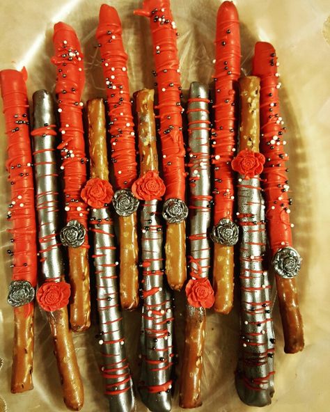 Red Pretzel Rods, Masquerade Treats, Pretzels Ideas, Pretzel Ideas, Wedding Pretzels, Derby Food, Covered Pretzels, Pretzel Rods, Chocolate Covered Pretzels