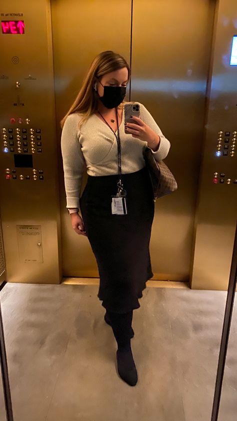 Plus Size Banker Outfits, Professional Outfits Women Midsize, Smart Casual Outfit Midsize, Corporate Attire Midsize, Curvy Corporate Work Outfits, Office Wear Midsize, Office Wear For Curvy Women, Midsize Work Fashion, Midsize Outfits Office