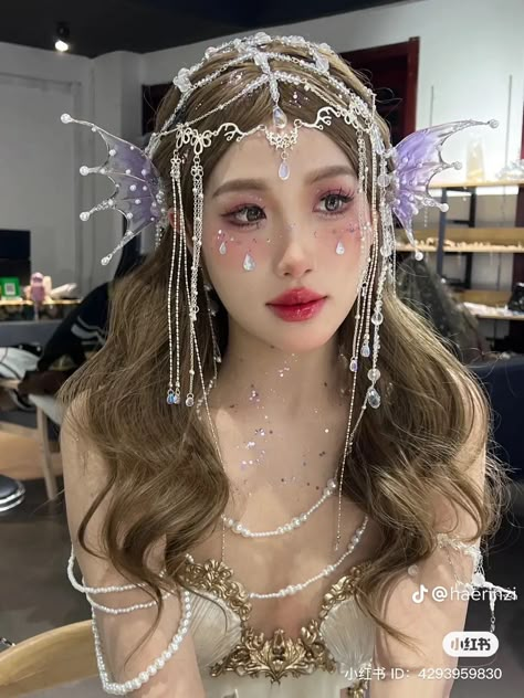 Mermaid Inspired Costume, Korean Halloween Costumes, Hairstyle Fairy, Water Fairy Costume, Fairytale Makeup, Fairycore Hair, Siren Hair, Mermaid Hairstyles, Fairy Hair Accessories