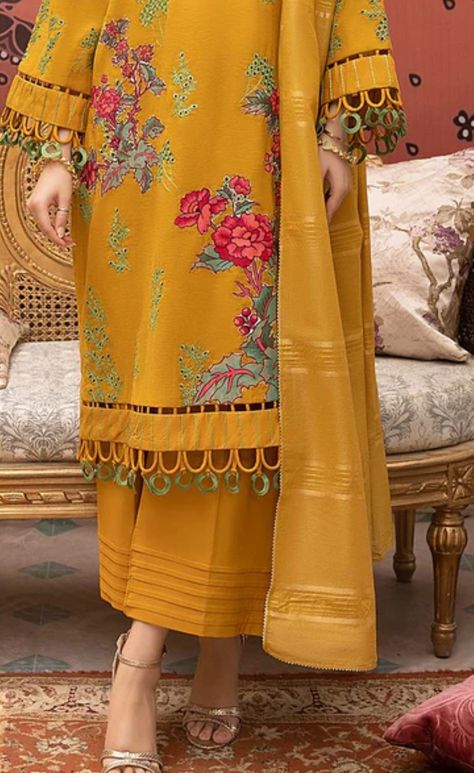 Pintex Trouser Design, Daman Design, Shalwar Design, Ladies Pant, 2023 Summer Dresses, Women Trousers Design, Simple Dress Casual, Pant Design, Womens Pants Design