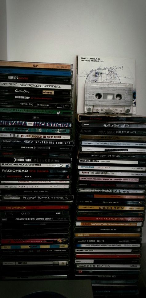 vintage cds aesthetic 2000s Grunge Aesthetic, Cds Aesthetic, 2000s Grunge, Life After High School, Room Redesign, Music Recommendations, 90s Music, Music Cds, Japanese Pop