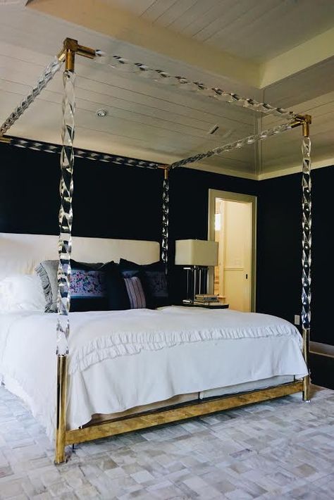 Black White And Gold Bedroom, Black Gold Bedroom, Gold Bedroom Decor, Silver Bedroom, Canopy Bedroom, Glam Bedroom, Gold Bedroom, غرفة ملابس, Apartment Decor Inspiration