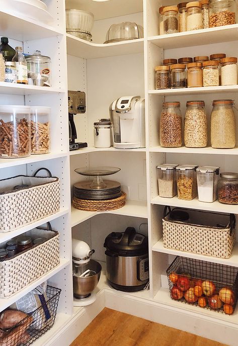 Pantry Organization + Grocery Planning. | In Honor Of Design Pantry In The Kitchen, Desain Pantry Dapur, Pantry Plans, Grocery Planning, Being Organized, Pantry Room, Interior Dapur, Pantry Organisation, Organized Pantry