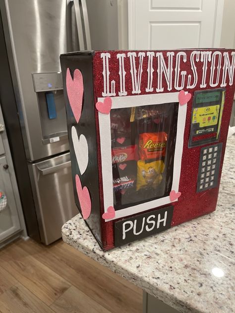 Valentine Vending Machine Box Ideas, Vending Machine Valentines Boxes Diy, Vending Machine Valentines Boxes, Cardboard Vending Machine Diy, Diy Vending Machine, Chambre Aestetic, Funny Gift Cards, Valentine's Boxes, Valentines Day Box