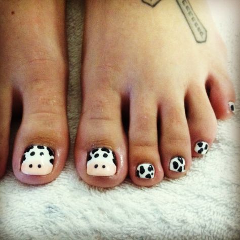 Cow toe's ! By Alison stout @ Regina's Salon in Tannersville, NY Pedicure Cow Print, Cow Print Pedicure, Cow Pedicure, Toe Nail Designs For Kids, Cow Print Toe Nails, Country Acrylic Nails, Cowboy Nails, Cute Pedicures, Oval Nails Designs