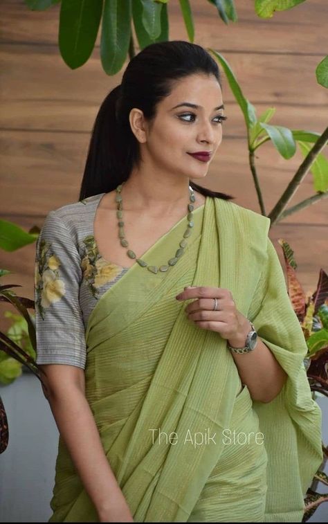 Khadi Saree Blouse Design, Blouse Designs For Simple Sarees, Simple And Elegant Blouse Designs, Simple Saree Blouse Designs, Latest Blouse Designs, Blouse Designs High Neck, Cotton Saree Blouse Designs, Cotton Blouse Design, Blouse Designs Catalogue