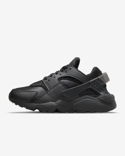 Built to fit your foot and designed for comfort, the Nike Air Huarache brings back the street-level favorite. Smooth leather on the upper mixes with super-breathable, perfectly shined neoprene-like fabric for easy styling. The low-cut collar and bootie-like construction keep it sleek and comfy. The iconic heel clip and stripped away branding keep the original '90s running look you love. Shown: Black/Anthracite/Black Style: DH4439-001 Nike Air Huarache Black, Nike Air Huarache Women, 90s Running, Buty Marki Nike, Zapatillas Nike Air, Black Huarache, Huaraches Shoes, Huarache Run, Baskets Nike