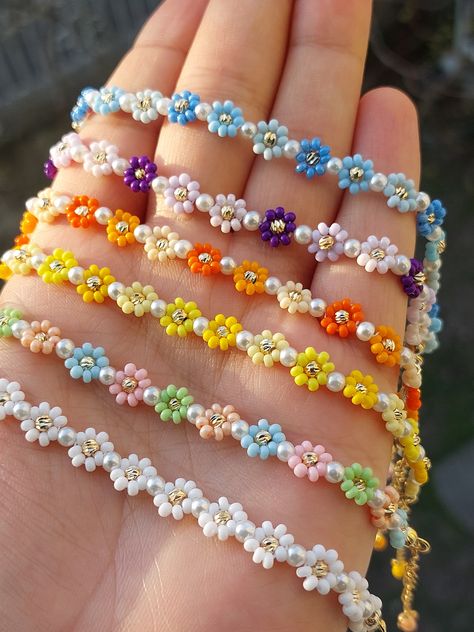 Hello🌸😊  Would you like to carry spring colors on your arms? Don't pass by without taking a look at our daisy bracelets made with beautiful colors and seed beads. The most beautiful daisy gifts for you and your loved ones. You can choose our daisy bracelets made of seed beads for birthdays, anniversaries, Mother's Day, graduations and any celebration moment you can think of. You can contact us for the designs and colors you want. Materials: * Preciosa seed beads * Glass pearl * Dorica beads * Gold plated lobster claw * Gold plated extension chain * All products are made with premium quality beads. It is completed with gold-plated materials. Utilization: Each of our products is carefully made for you. Avoid pulling too hard. * Remove your bracelets to sleep, sweat, swim, or shower  * Hand Small Bead Bracelets Ideas Flower, Daisy Gifts, Daisy Bracelets, Spring Bracelets, Daisy Chain Bracelet, Daisy Flower Bracelet, Flower Beaded Bracelet, Beaded Flower Bracelet, Seed Bead Flowers