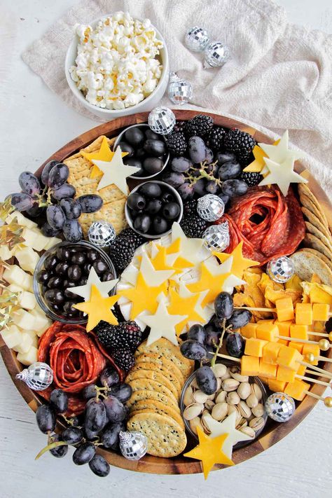 I've been looking for some fun New Year's Eve charcuterie board ideas. I really love this cheese board because it's simple and classic, yet still has a fun New Year's twist to it. I'm going to make this platter with a bunch of different finger foods for my friends and I to celebrate 2025. New Year’s Eve Celebration, New Year’s Eve Charcuterie Board, New Year’s Eve Party Theme Ideas, New Year’s Eve Party Food, New Year Charcuterie Board, New Years Charcuterie Board, Theme Charcuterie Board, New Years Party Ideas, Cheese Stars