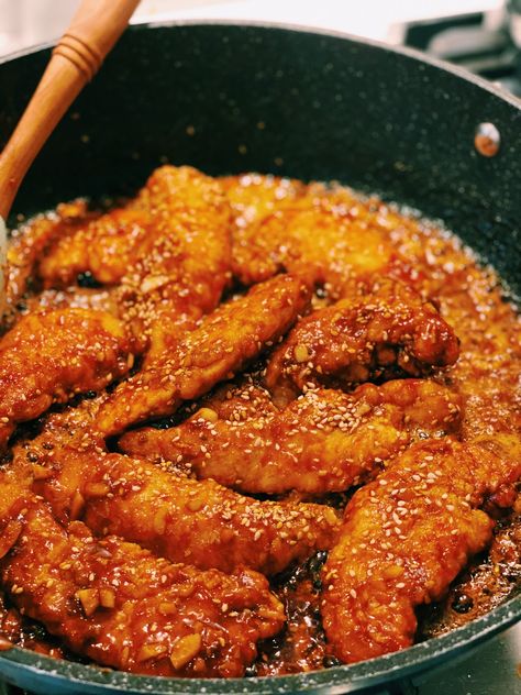 Honey Garlic Chicken Tenders, Spicy Honey Garlic Chicken, Garlic Chicken Tenders, Spicy Honey Chicken, Aesthetic Health, Tattoo Health, Chicken Tender Recipes, Spicy Honey, Honey Garlic Chicken