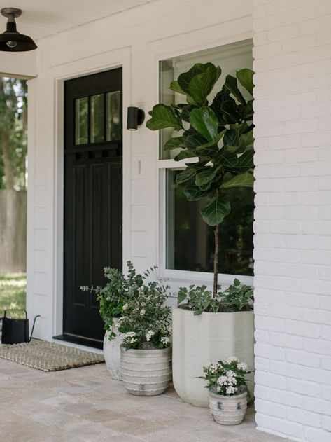 Summer Front Porch Part II : Plants & Planters Spring Front Porch Decor, Front Door Plants, Front Door Planters, Front Porch Plants, Exterior Door Colors, Front Porch Flowers, Front Porch Planters, Front Porch Makeover, Door Planter