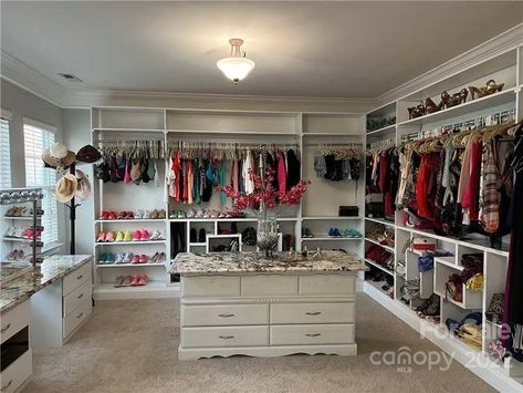 Transform Bedroom Into Closet, Bedroom Into Closet Ideas, Closet Inspo Aesthetic, Bedroom Into Closet, Spare Room Walk In Closet, Bedroom Turned Closet, Spare Bedroom Closets, Spare Room Closet, Closet Conversion