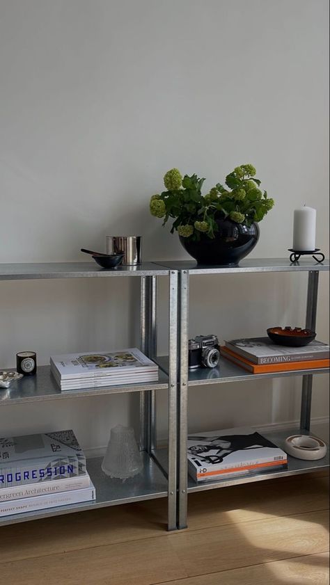 Ikea Metal Shelf, Ikea Rack Shelf, Metal Rack Decor, Ikea One Room Apartment, Chrome Bookshelf, Ikea Shelf Decor, Plant On Shelf, Ikea Metal Shelves, Hyllis Ikea Hack