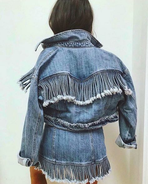 Denim Fringe, Denim Inspiration, Estilo Hippie, Women Fashion Edgy, Denim Diy, Fringe Jacket, Ropa Diy, Fashion Victim, Denim Design