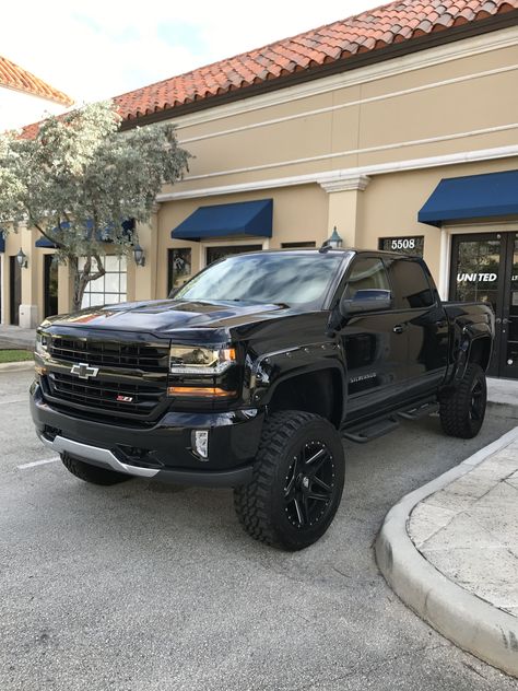 2017 Midnight Z71 Chevy Silverado ..... isn't she pretty Chevy Silverado 2017, Truck Chevy, Carros Bmw, Silverado Truck, Offroad 4x4, Lifted Chevy, Lifted Chevy Trucks, Truck Ideas, Gmc Truck