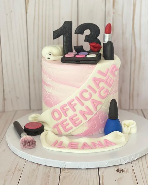 13th Birthday Party Ideas For Teens, Sleepover Cake, Cakes For Teenagers, Dinara Kasko, Slumber Party Birthday, 14th Birthday Cakes, Random Shapes