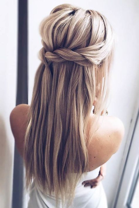 Twisted Half Up Straight Hairstyles #straighthairstyles #longhair #hairstyles ❤️Are you looking for straight hairstyles that are all the rage this season? We have a collection of hairstyles for straight hair that look really cute.❤️ #lovehairstyles #hair #hairstyles #haircuts Straight Hair With Braids On Top, Minimalist Wedding Hairstyles, Wedding Hair Up, Wedding Hair Down, Braided Hairstyles For Wedding, 짧은 머리, Long Blonde, Blonde Bobs, Long Straight Hair