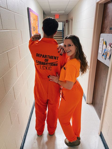 Male Inmate Costume, Inmate Makeup Halloween, Prisoner Makeup Ideas, Prisoner Couple Costume, Cop And Prisoner Costumes Couples, Make At Home Halloween Costumes, Cops And Prisoner Costume, Inmate Costume, Prison Jumpsuit