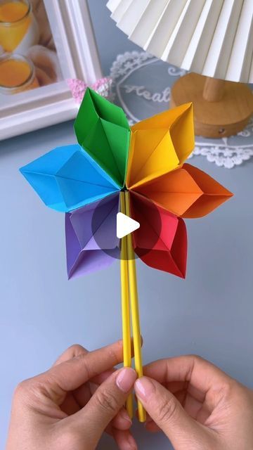 Paper Flowers Origami Easy Diy Crafts, Diy Paper Folding Crafts, Easy Toys To Make For Kids, Kid Paper Crafts, Origami Ideas Easy, Paper Folding Crafts For Kids, Craft For 3rd Graders, Kids Origami Easy, Easy Diy Toys