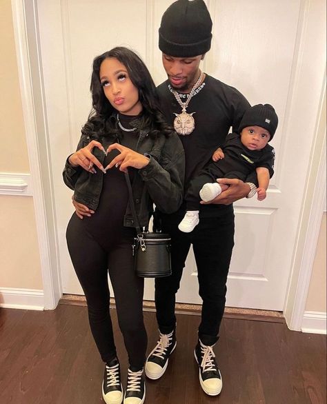 All Black Matching Couple Outfits, Relationship Matching Outfits, Brother And Sister Photo Ideas Black, Black Couples Matching Outfits Winter, Black Family Matching Outfits, Matching Family Pictures, Young Black Family Goals, Black Couple Outfits Matching, Matching Black Couple Outfits