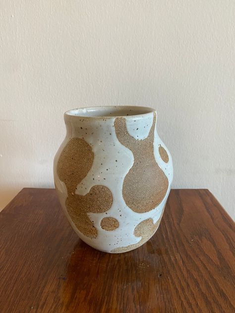 7 inch ceramic vase with white speckled glaze and bare earthenware abstract pattern Abstract Glaze Pottery, Ceramic Wax Resist Designs, Ceramic Vase Glaze Ideas, Ceramics Wax Resist, Handmade Ceramic Vase Ideas, Ceramics Ideas Pottery Vase, Glaze Ceramics Ideas, Vase Glaze Ideas, Small Ceramic Vase