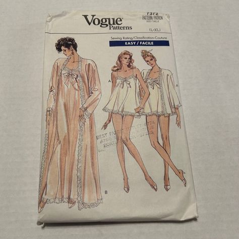 Simplicity Sewing Patterns Dresses, Womens Robe, 1950 Women, Nightgown Pattern, Retro Clothes, Vintage Vogue Patterns, Vintage Pajamas, Vogue Vintage, Vogue Knitting